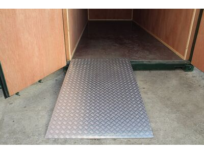 SHIPPING CONTAINERS 4ft x 4ft container ramp - 3 tonnes