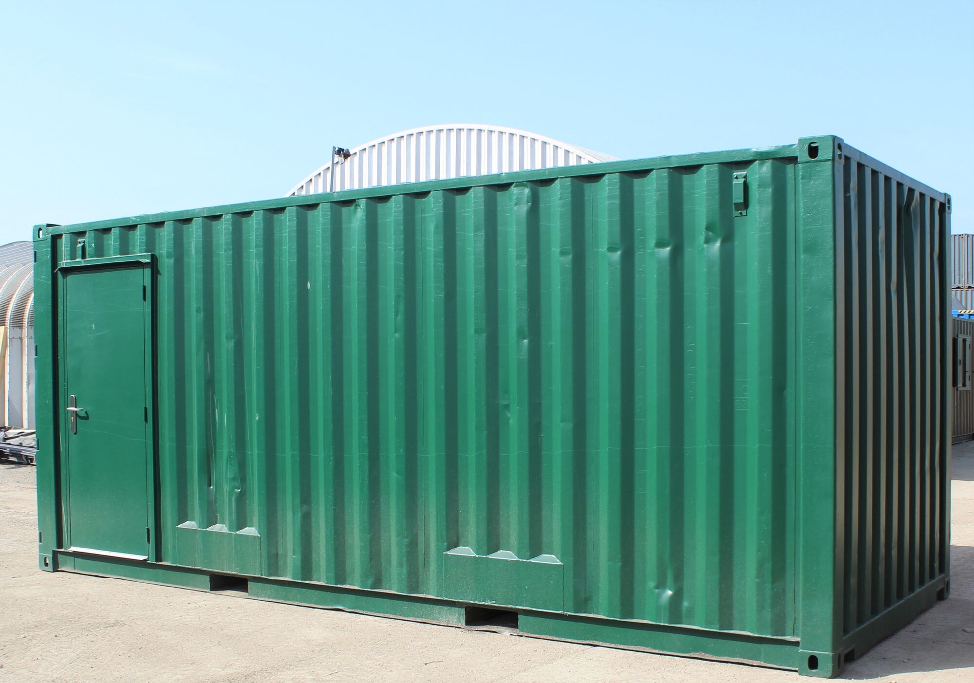 SHIPPING CONTAINERS ***UNDER OFFER*** 20ft ply lined with personnel