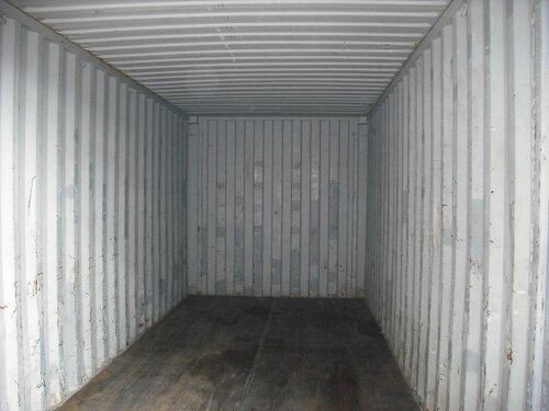 Equipment container with metal floor